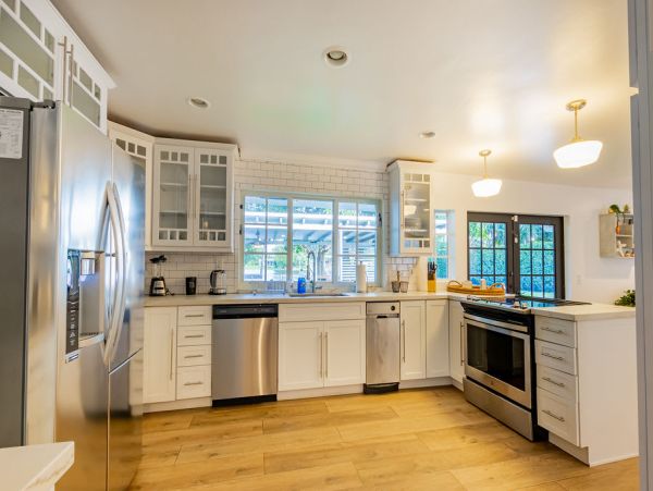 Miami Vacation Rental Lakefront 6-Bedroom Home with Pool & Terrace