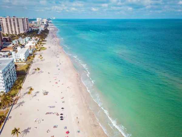 Miami Vacation Rental Lakefront 6-Bedroom Home with Pool & Terrace