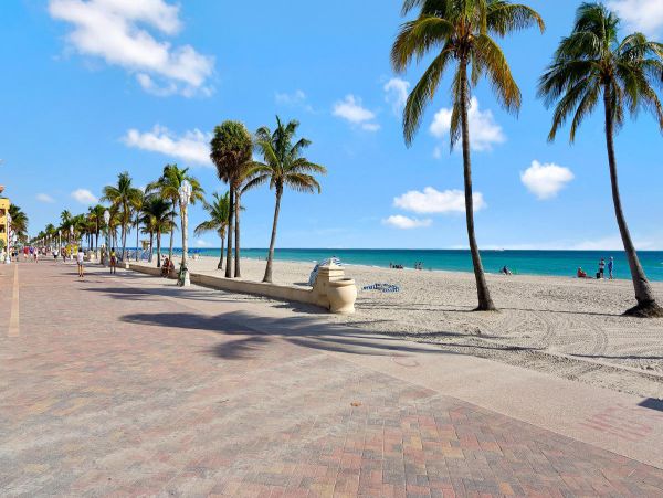 Miami Vacation Rental Lakefront 6-Bedroom Home with Pool & Terrace