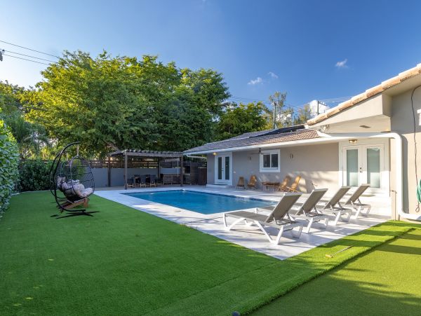 Luxury Miami Vacation Rental Villa | 6-Bedroom Miami Villa with Pool & Cabana