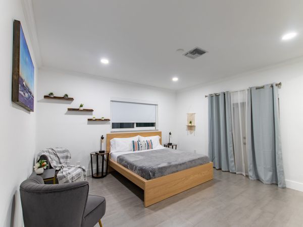 Luxury Miami Vacation Rental Villa | 6-Bedroom Miami Villa with Pool & Cabana
