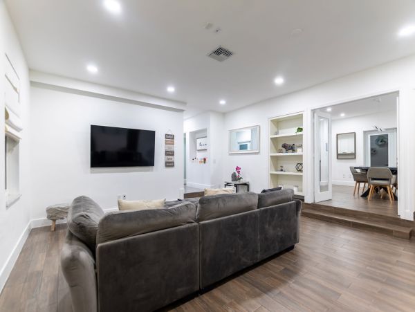 Luxury Miami Vacation Rental Villa | 6-Bedroom Miami Villa with Pool & Cabana