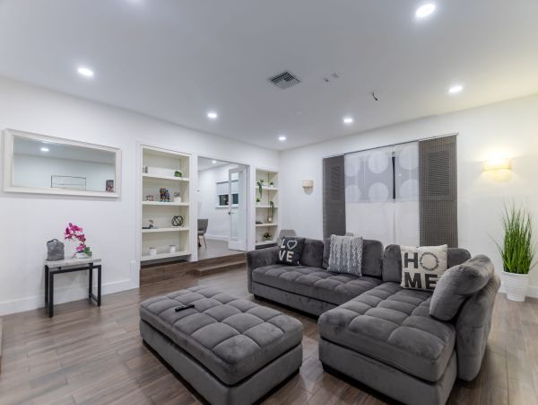 Luxury Miami Vacation Rental Villa | 6-Bedroom Miami Villa with Pool & Cabana