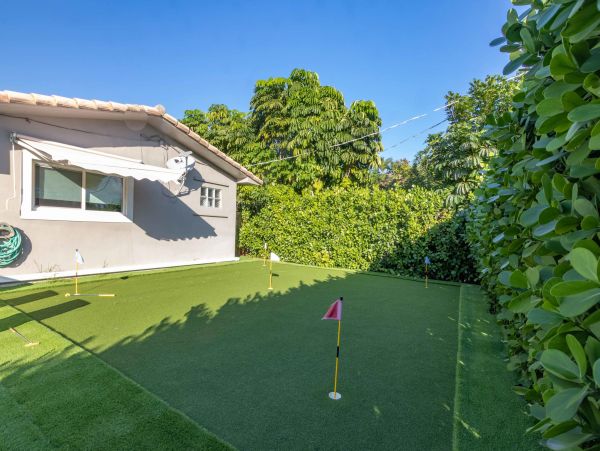 Luxury Miami Vacation Rental Villa | 6-Bedroom Miami Villa with Pool & Cabana