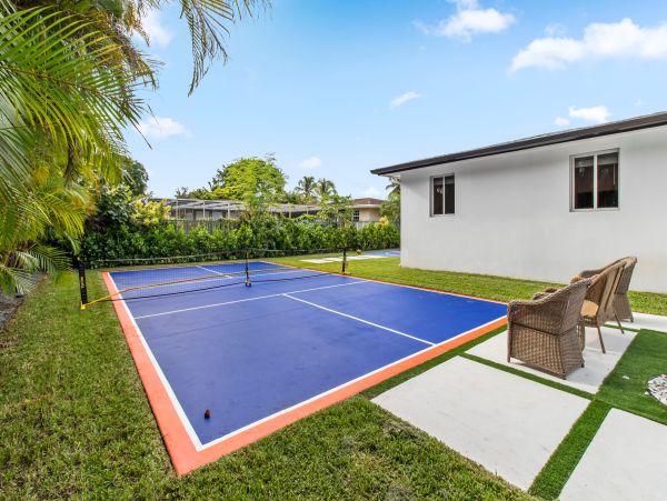 Luxury Miami Villa Rental 6-Bedroom Golden Glades Vacation Home with Pool & Theater