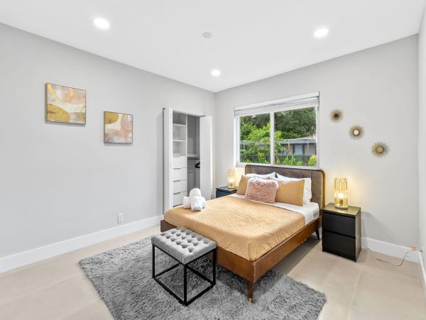 Luxury Miami Villa Rental 6-Bedroom Golden Glades Vacation Home with Pool & Theater