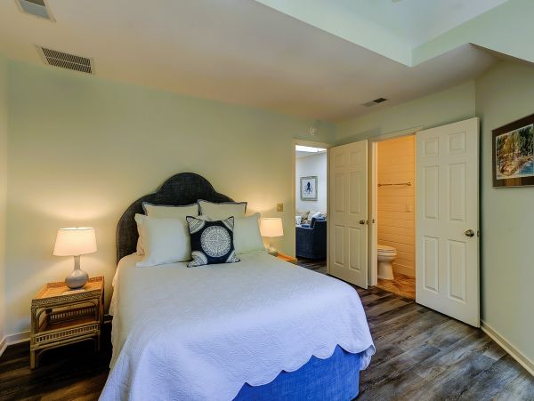 Hilton Head Vacation Rental Sea Pines 5-Bedroom Home with Pool & Beach Access
