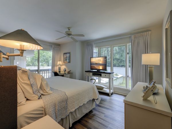 Hilton Head Vacation Rental Sea Pines 5-Bedroom Home with Pool & Beach Access