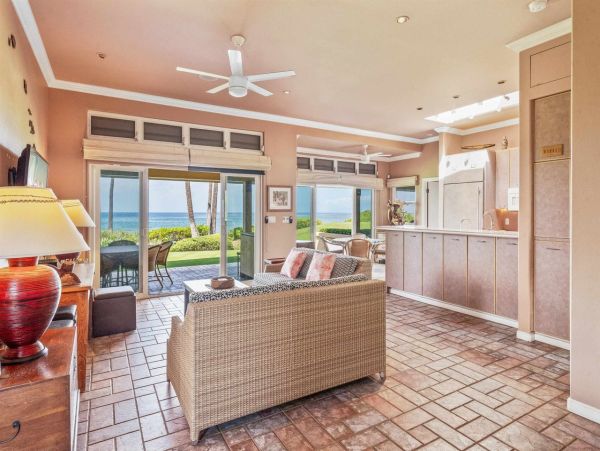 Maui Vacation Rental | Kihei Beachfront Home with Ocean Views & Lanai