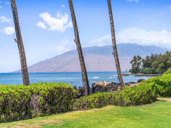 Maui Vacation Rental | Kihei Beachfront Home with Ocean Views & Lanai
