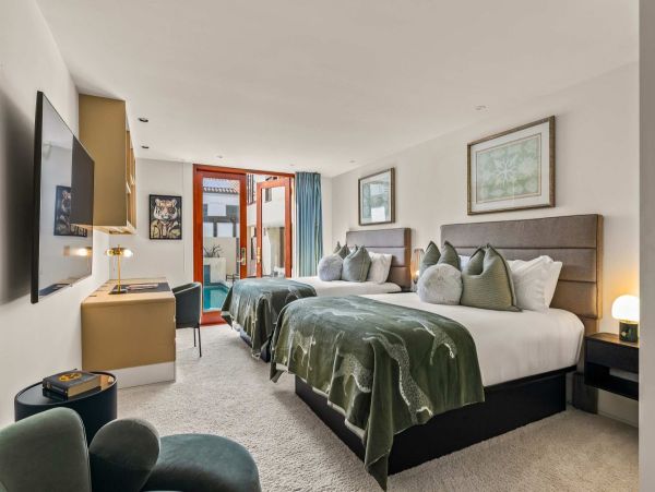 La Jolla Luxury Vacation Rental | 7-Bedroom Estate with Pool, Spa & Guest House