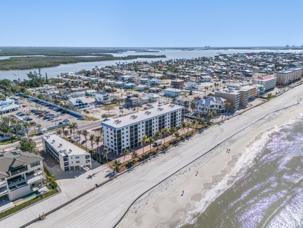 Fort Myers Beach Vacation Rental 2-Bedroom Condo with Pool & Gulf Views