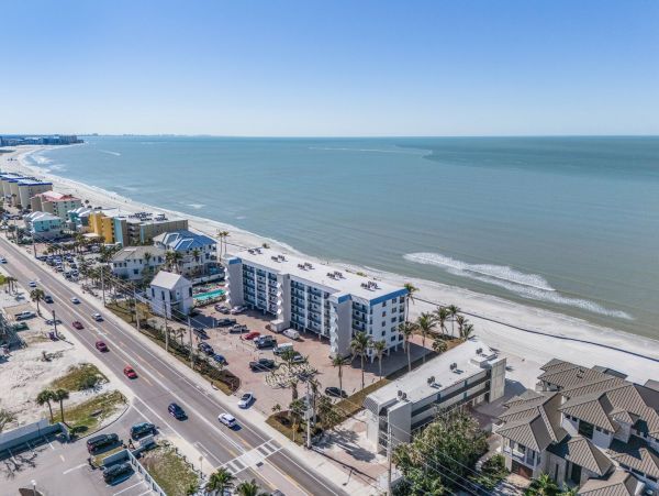 Fort Myers Beach Vacation Rental 2-Bedroom Condo with Pool & Gulf Views