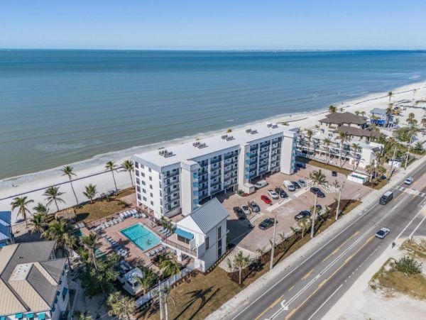 Fort Myers Beach Vacation Rental 2-Bedroom Condo with Pool & Gulf Views