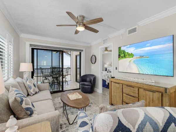 Fort Myers Beach Vacation Rental 2-Bedroom Condo with Pool & Gulf Views