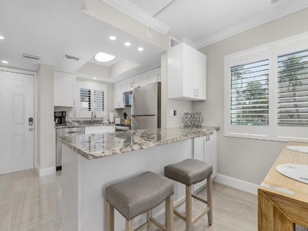 Fort Myers Beach Vacation Rental 2-Bedroom Condo with Pool & Gulf Views