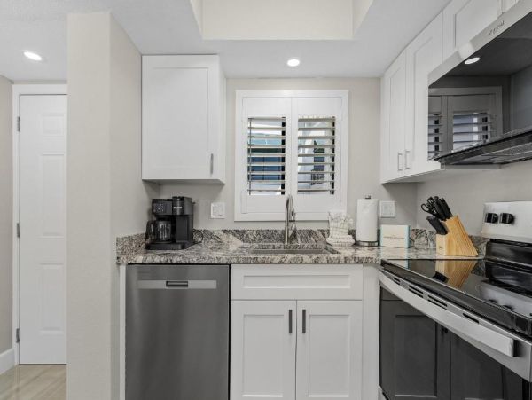 Fort Myers Beach Vacation Rental 2-Bedroom Condo with Pool & Gulf Views