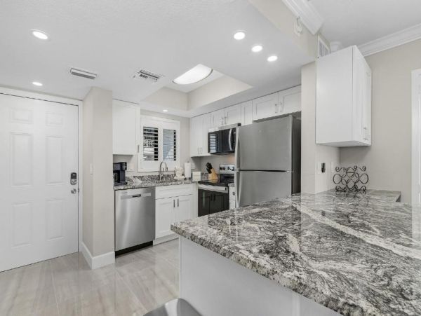 Fort Myers Beach Vacation Rental 2-Bedroom Condo with Pool & Gulf Views