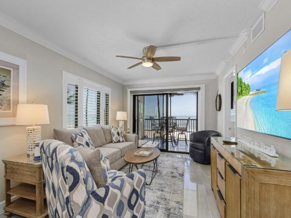 Fort Myers Beach Vacation Rental 2-Bedroom Condo with Pool & Gulf Views