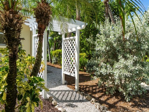Sanibel Island Vacation Rental 4-Bedroom Home with Pool & Gulf Access