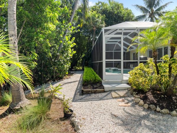 Sanibel Island Vacation Rental 4-Bedroom Home with Pool & Gulf Access