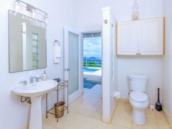 Views Megan Bay  Luxury 4-Bedroom Villa with Pool &  Separate Apartment