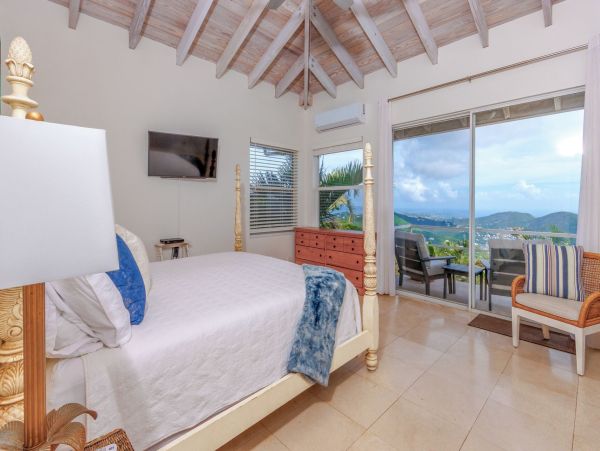 Views Megan Bay  Luxury 4-Bedroom Villa with Pool &  Separate Apartment