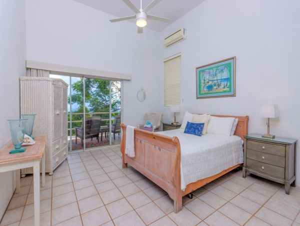 Views Megan Bay  Luxury 4-Bedroom Villa with Pool &  Separate Apartment