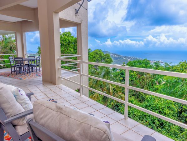Views Megan Bay  Luxury 4-Bedroom Villa with Pool &  Separate Apartment