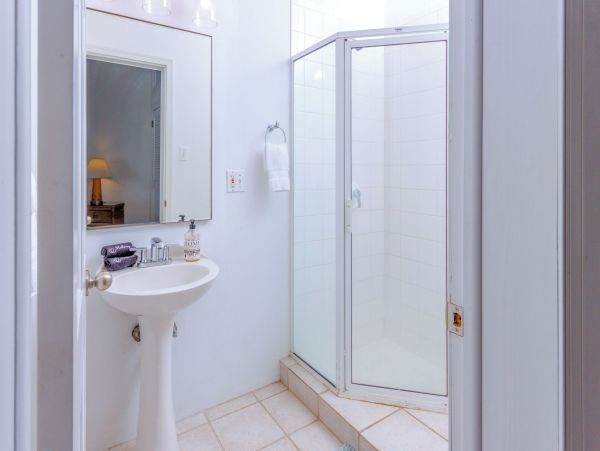 Views Megan Bay  Luxury 4-Bedroom Villa with Pool &  Separate Apartment
