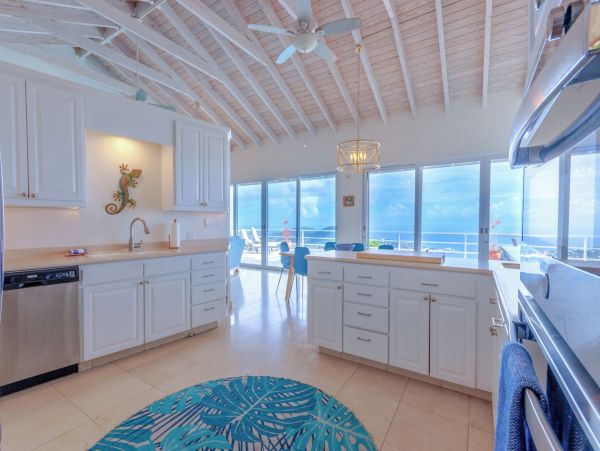 Views Megan Bay  Luxury 4-Bedroom Villa with Pool &  Separate Apartment