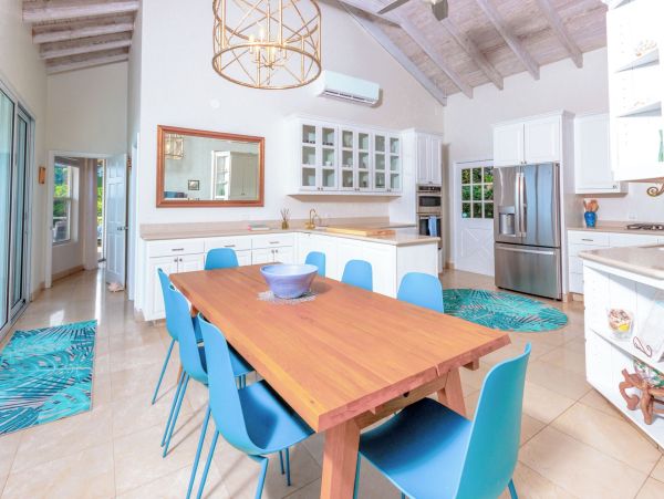 Views Megan Bay  Luxury 4-Bedroom Villa with Pool &  Separate Apartment