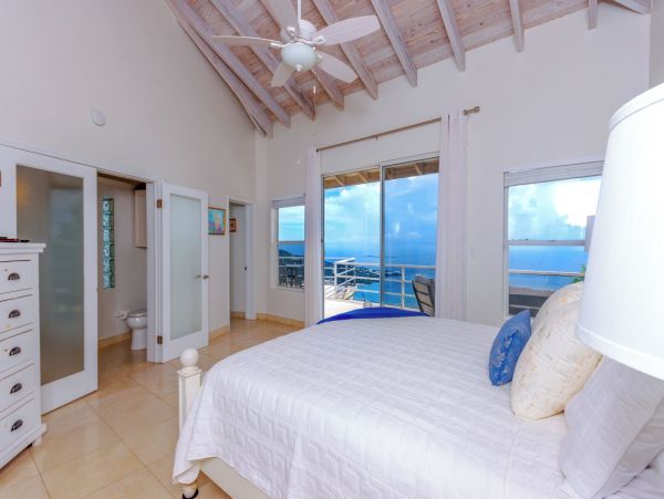 Views Megan Bay  Luxury 4-Bedroom Villa with Pool &  Separate Apartment