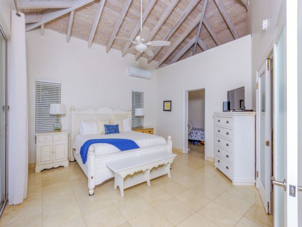 Views Megan Bay  Luxury 4-Bedroom Villa with Pool &  Separate Apartment