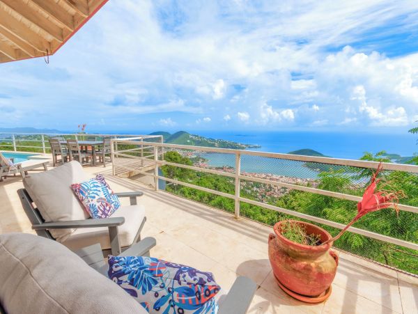 Views Megan Bay  Luxury 4-Bedroom Villa with Pool &  Separate Apartment