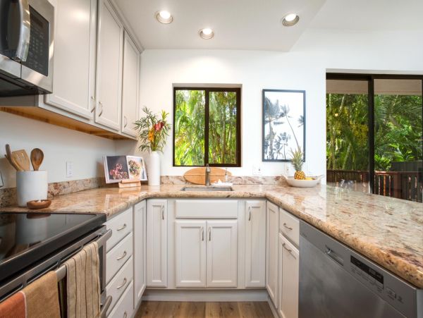 Luxury Townhome Rentals Near Napili Bay | Emerald Kite