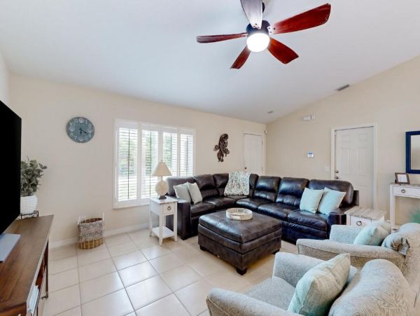 Charming Englewood Home with Pool Dog-Friendly Retreat