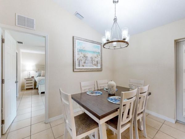 Charming Englewood Home with Pool Dog-Friendly Retreat