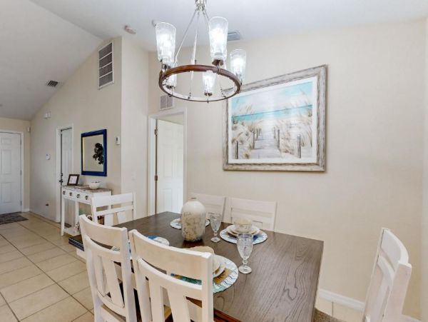 Charming Englewood Home with Pool Dog-Friendly Retreat
