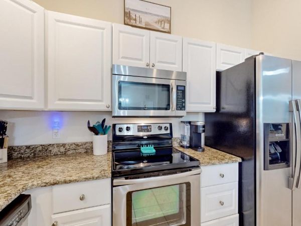 Charming Englewood Home with Pool Dog-Friendly Retreat