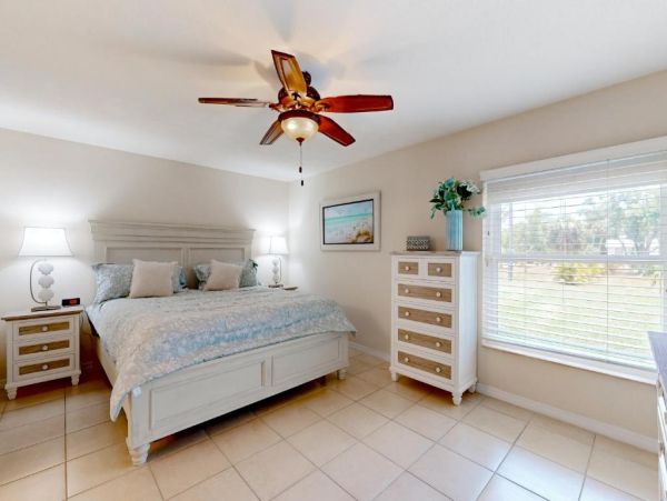 Charming Englewood Home with Pool Dog-Friendly Retreat