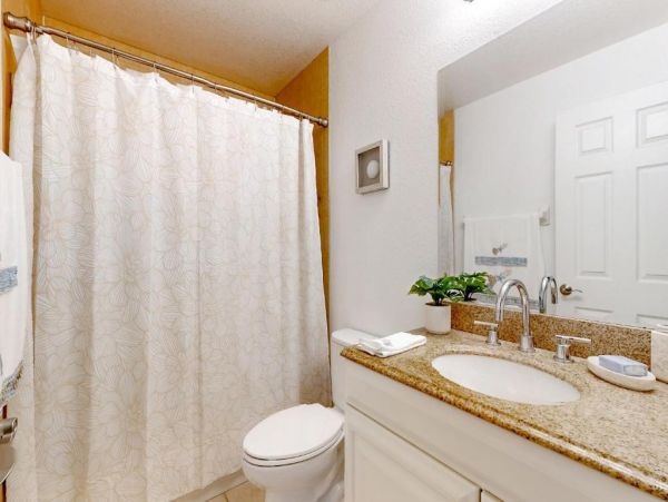 Charming Englewood Home with Pool Dog-Friendly Retreat