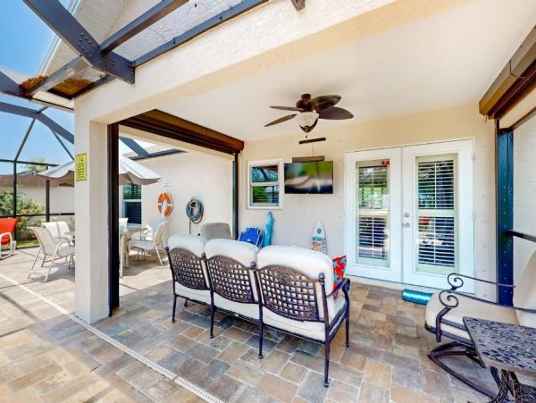 Charming Englewood Home with Pool Dog-Friendly Retreat