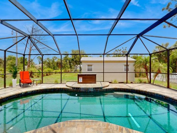 Charming Englewood Home with Pool Dog-Friendly Retreat