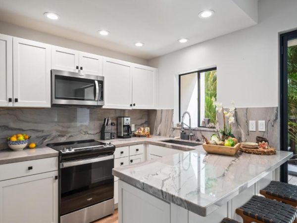 Napili Bay Vacation Rental Kapalua Maui Villa with Lanai & Beach Access