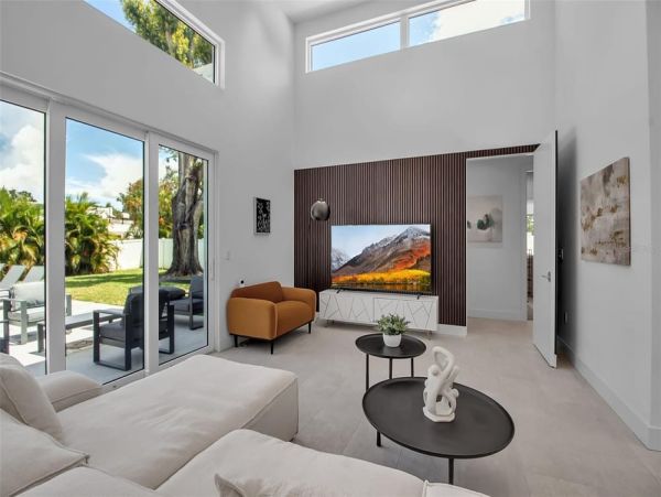 Sarasota Vacation Rentals | Modern Luxury Home with Pool & Spa