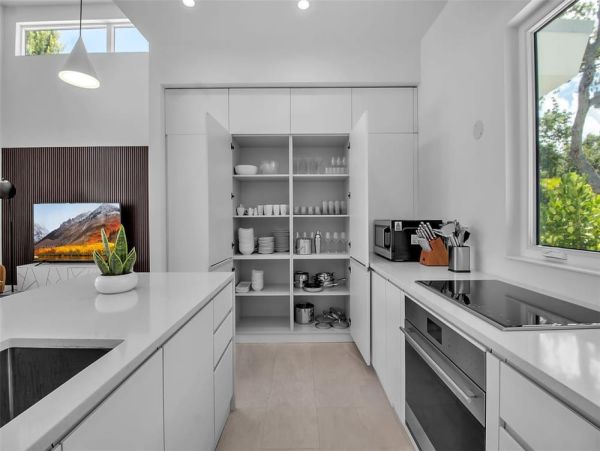 Sarasota Vacation Rentals | Modern Luxury Home with Pool & Spa