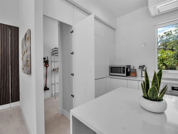 Sarasota Vacation Rentals | Modern Luxury Home with Pool & Spa