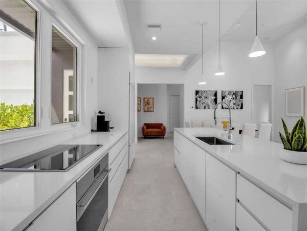 Sarasota Vacation Rentals | Modern Luxury Home with Pool & Spa