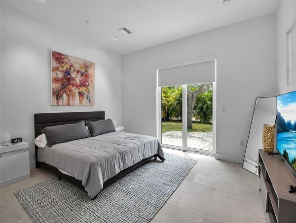 Sarasota Vacation Rentals | Modern Luxury Home with Pool & Spa